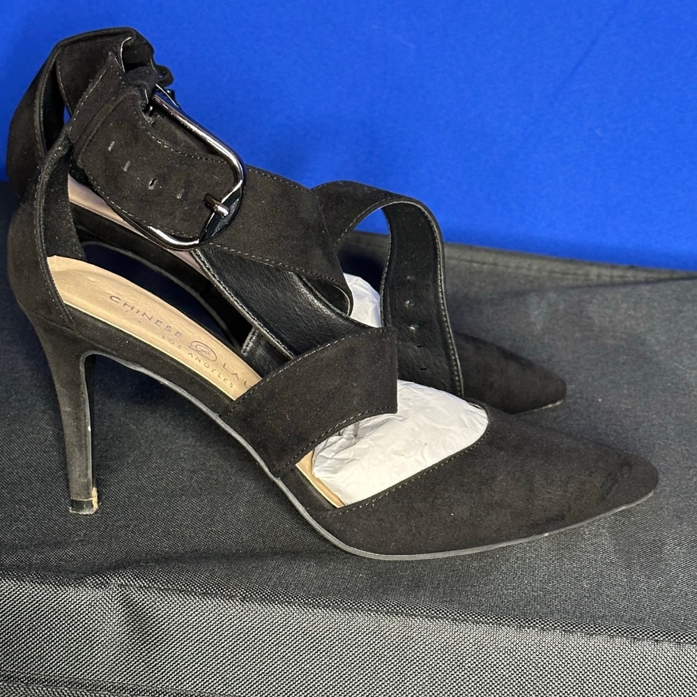 Black Pumps